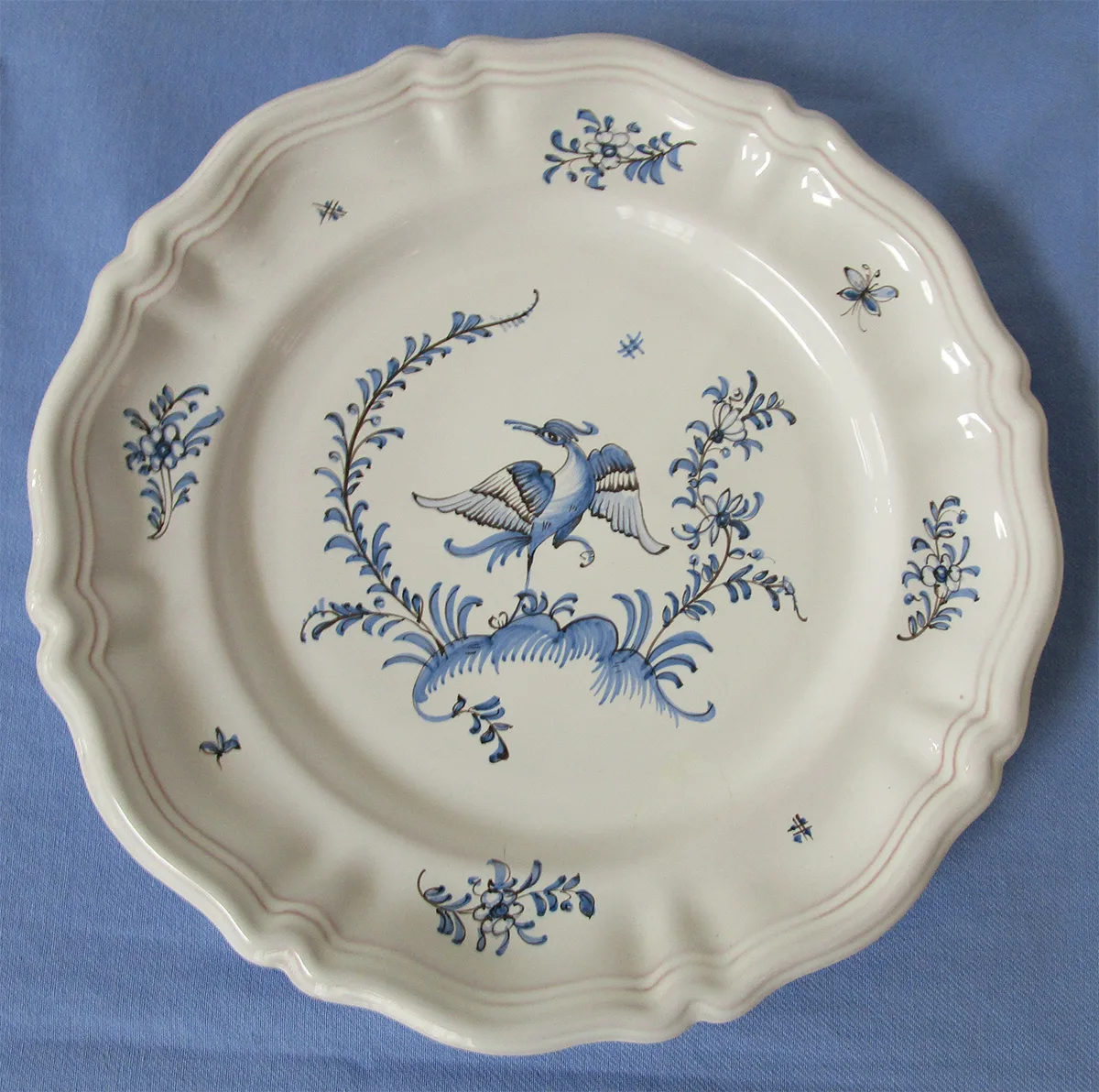 Moustiers Dinner/Wall Plate - Blue - Bird on Mountain Moustiers Dinner/Wall Plate - Blue - Bird on Mountain