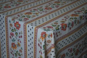 Le Cluny - Treated - Square Table cloth - Fayence Cream/Red
